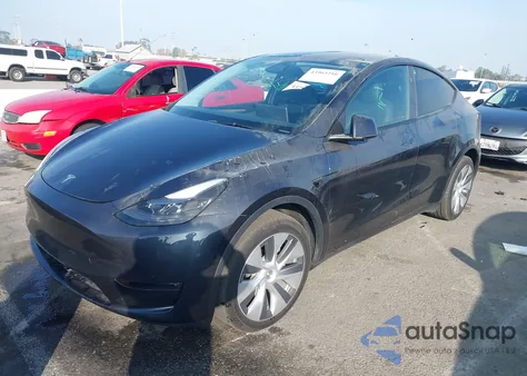 2024 Tesla Model Y Long Range Dual Motor All-Wheel Drive from USA, damaged, VIN 7SAYGDEE8RA233519